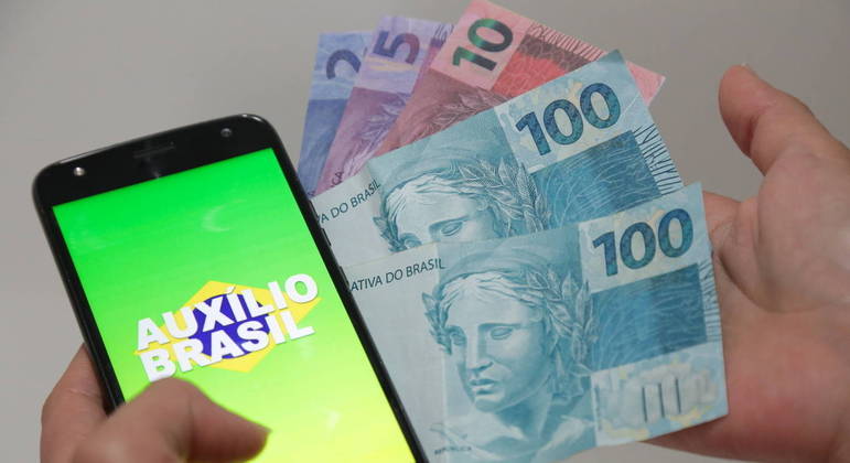 Auxílio Brasil de R$ 400 será pago a partir desta sexta-feira