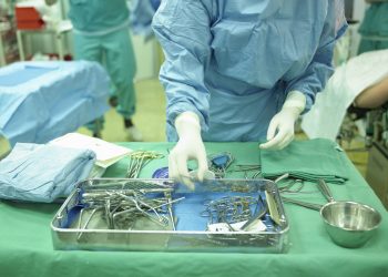 Em um mês covid-19 afasta mais de 2 mil trabalhadores da saúde no ES