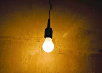 Quem tem direito ao desconto de até 65% na conta de luz? Entenda
