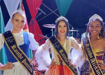 Vila Pavão elege as novas rainhas da Pomitafro