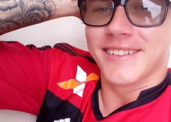 Polícia investiga morte de jovem achado em carro incendiado em Vila Pavão