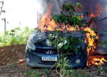 Polícia investiga morte de jovem achado em carro incendiado em Vila Pavão