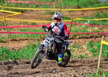 Prova difícil não impede piloto mirim de Vila Pavão de conquistar pódio na 7ª Etapa do Enduro Capixaba