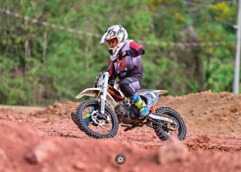Piloto mirim de Vila Pavão Wilinha segue se destacando em competições de motociclismo no ES