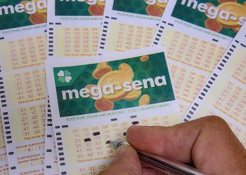 Mega-Sena acumula pela 8ª vez e prêmio chega a R$ 72 milhões