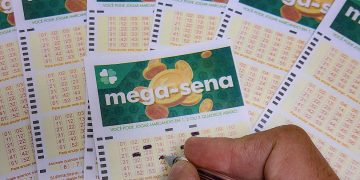 Mega-Sena acumula pela 8ª vez e prêmio chega a R$ 72 milhões