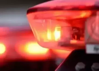 Mulher é esfaqueada ao defender a mãe de agressão do padrasto
