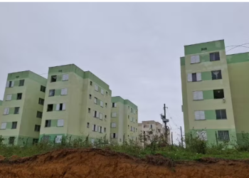 Mulher é jogada do 3° andar de prédio ao cobrar dívida de R$ 500
