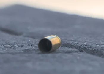 Após levar tiro, homem toma arma e mata atirador