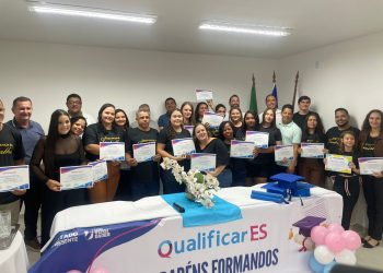 Cerimônia do QualificaES no CRAS de Vila Pavão celebra formatura de 24 alunos
