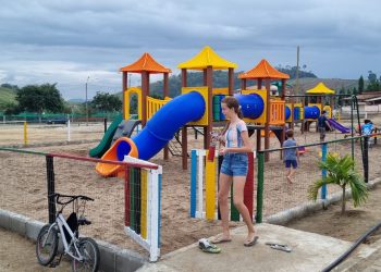 Vila Pavão ganha novo espaço de lazer infantil com playground no Parque de Festas