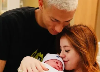 Atacante da Seleção, Richarlison anuncia nascimento do primeiro filho