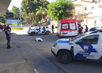 Crime brutal: Vídeo mostra homem sendo é assassinado a pauladas no centro de Nova Venécia