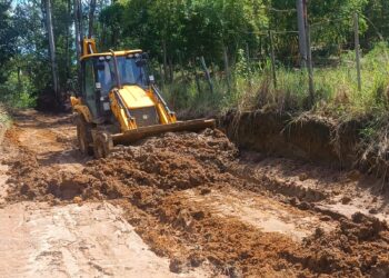 Vila Pavão intensifica recuperação de estradas após fortes chuvas