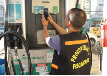 Procon fiscaliza preços de combustíveis em meio a cenário de instabilidade