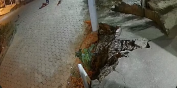 Homem sentado na rua em Mantenópolis é arrastado por carro e morre: Veja o vídeo