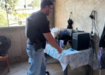 Pai e filho são presos por armazenar imagens de abuso sexual infantojuvenil