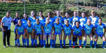 Seleção feminina de Vila Pavão vence Santa Maria de Jetibá de virada e avança às semifinais da Copa Sesport