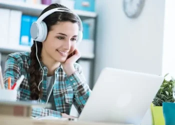 Cursos gratuitos com certificado oferecem oportunidade de qualificação profissional para população