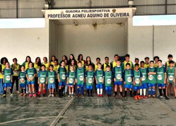 Empresas locais fortalecem projeto social de futsal em Vila Pavão