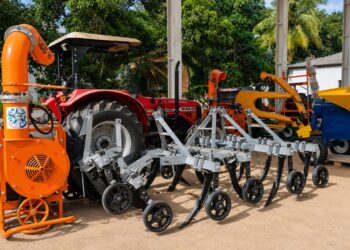 Comunidades rurais de Vila Pavão são contempladas com máquinas agrícolas em ação que abre mês de entregas