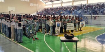 Arquibancadas lotadas e muita emoção marcam a abertura dos Jogos Escolares de Vila Pavão