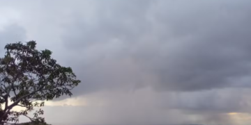 Mudança no tempo: frente fria traz pancadas de chuva para o Espírito Santo a partir desta segunda