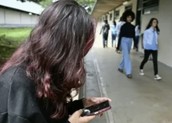 Instagram terá ‘modo escola’ e veto a filtro de beleza para adolescentes