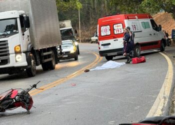 Colisão entre carro e moto mata uma pessoa na ES 137, em São Domingos do Norte