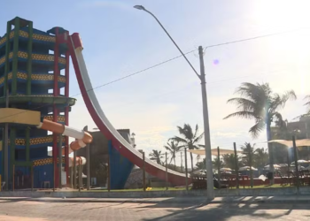 Menino de 11 anos morre afogado em parque aquático de Guriri, em São Mateus