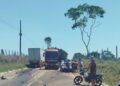 Colisão entre carro e carreta deixa motorista gravemente ferido na ES 220, Chapadinha, entre Vila Pavão e Nova Venécia