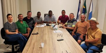 Prefeito João Trancoso, o vice Tuíla e os vereadores da base discutem valorização dos servidores públicos municipais